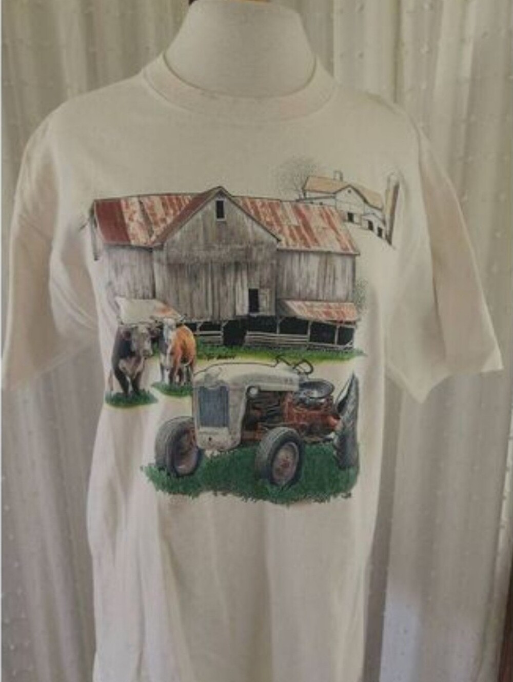 E37 Delta Farmyard Cotton Graphic T-shirt in White with Barn Cows and Tractor